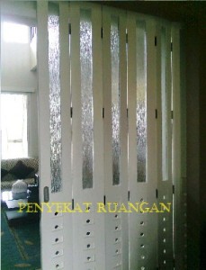 pintu lipat rumah minimalis