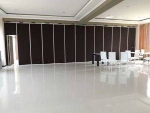 partisi ruangan geser