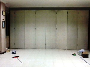partisi ruangan geser